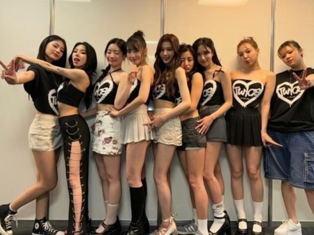 Imagem coloridad e grupo K Pop