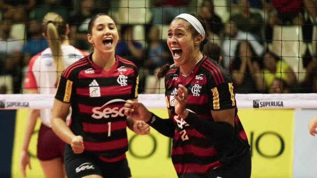Jogadora Simone Lee comemorando ponto no jogo do Sesc Flamento