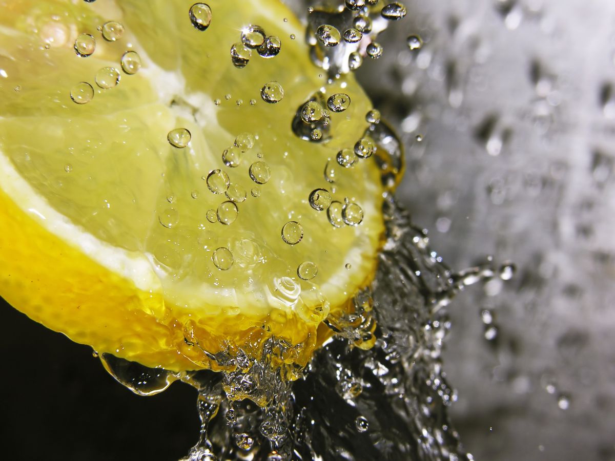 Bebida gaseificada com limão