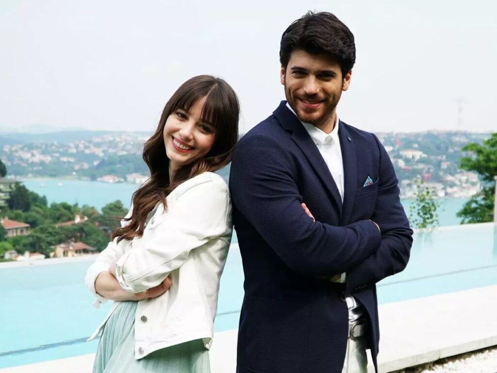 Nazlı Pınar (Özge Gürel) e Ferit Aslan (Can Yaman) em “Dolunay”