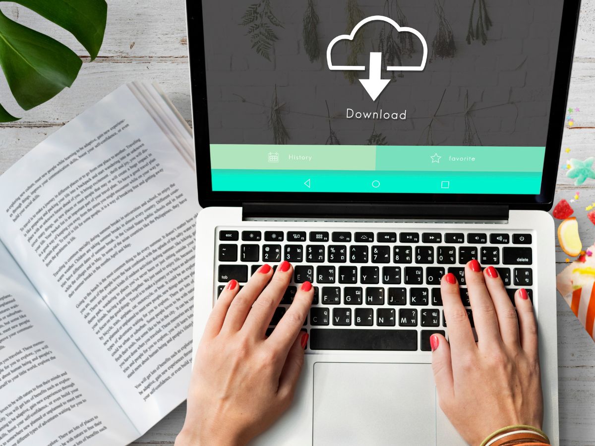 Notebook/laptop baixando arquivo