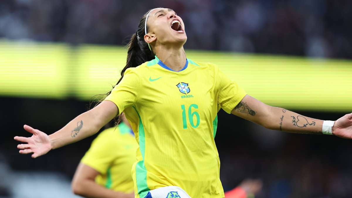 Bia Zanneratto Bia Zaneratto comemora seu gol, que abriu o placar para o Brasil na partida contra a Inglaterra