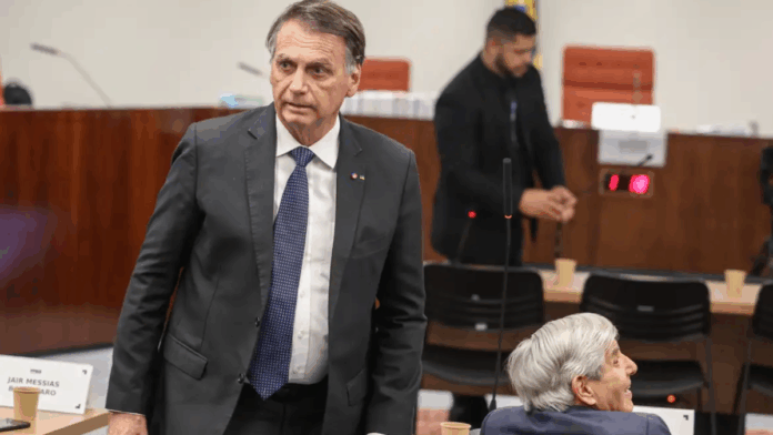 Imagem do ex-presidente Jair Bolsonaro durante o interrogatório dele no STF no processo que apura tentativa de golpe de estado