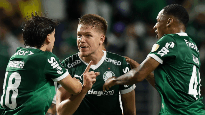 Palmeiras O jogador Bruno Fuchs, do Palmeiras, comemora seu gol contra a equipe da LDU, durante partida válida pela semi-final da Copa Libertadores, na arena Allianz Parque