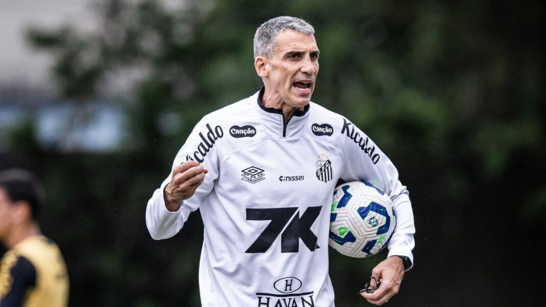 Juan Pablo Vojvoda Juan Pablo Vojvoda comandando treino do Santos