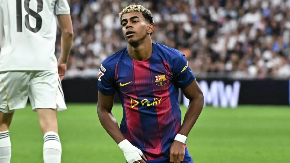 Lamine Yamal El Clasico Atacante Lamine Yamal, do Barcelona, ajoelhado em campo durante partida contra o Real Madrid