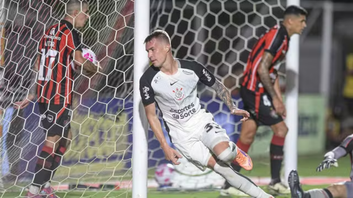 CHARLES CORINTHIANS o jogador Charles, do Corinthians, comemorando o gol que deu o triunfo à sua equipe contra o Vitória