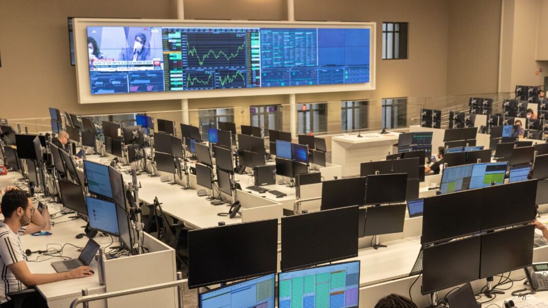 Foto de um escritório vazio na B3