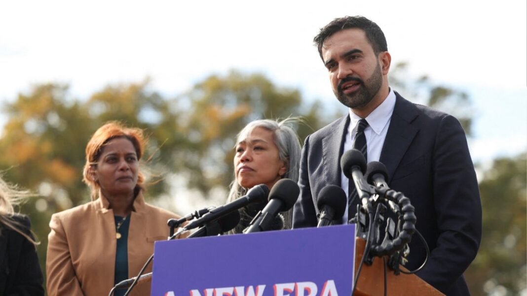 Zohran Mamdani, prefeito eleito de Nova York, durante conferência a céu aberto