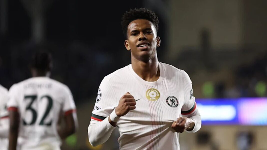 Estêvão comemorando gol pelo Chelsea