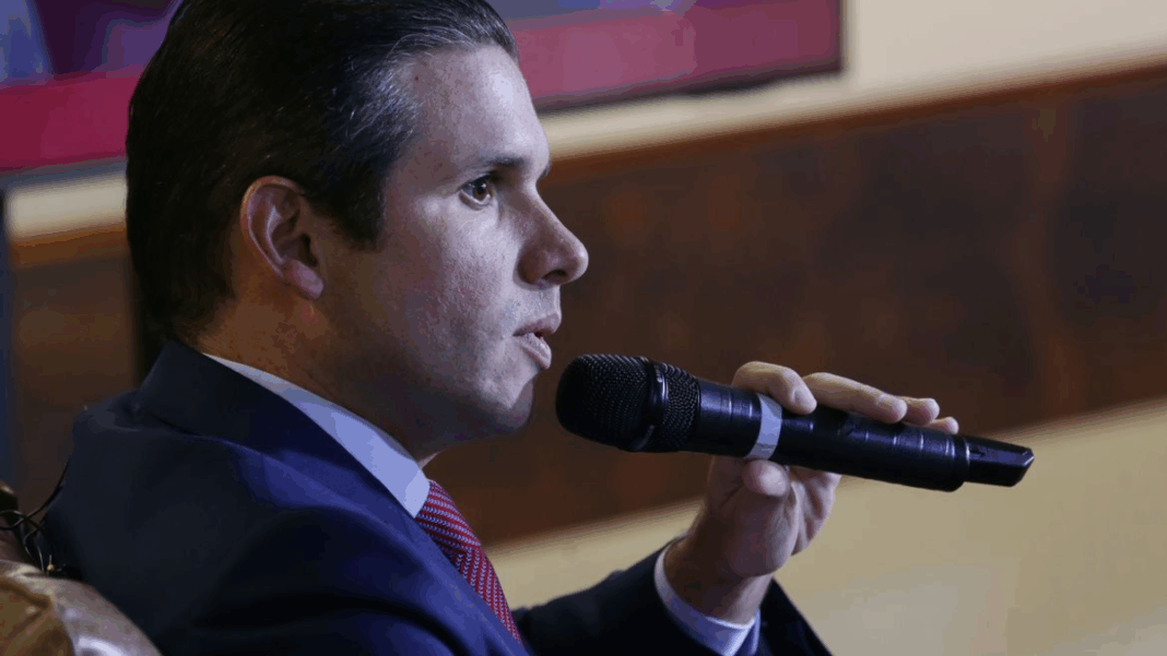 Presidente da Câmara dos Deputados, Hugo Motta, durante entrevista a uma emissora de TV.