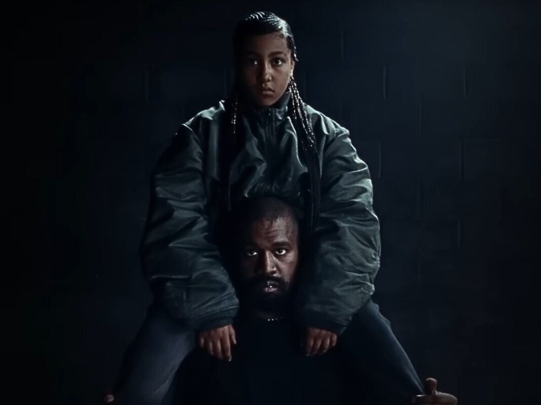 Kanye West no clipe de ¥$, Ye, Ty Dolla $ign, com sua filha North West