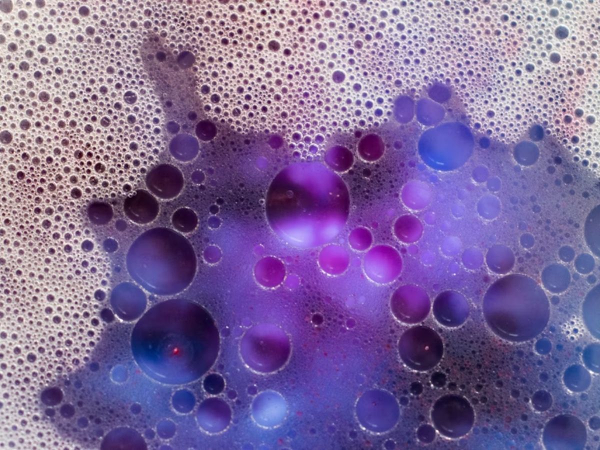 Esqueça a esponja: nova tática com sacola limpa vidros como mágica